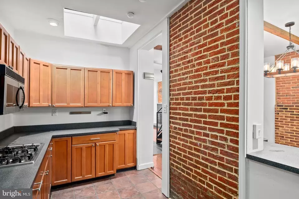 Entry Way - 808 Hollins St, Baltimore, MD 21201 photo 7 of 9