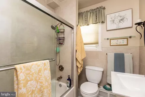 Bath - 3613 Yolando Rd, Baltimore, MD 21218 photo 1 of 1