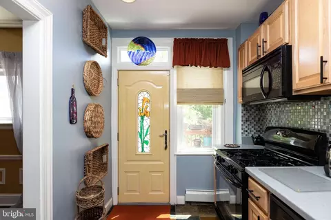 Entry Way - 3613 Yolando Rd, Baltimore, MD 21218 photo 2 of 5