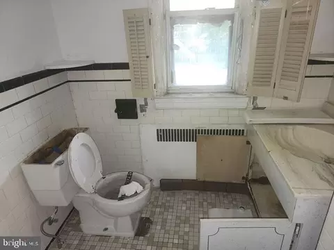 Bath - 3316 Dorchester Rd, Baltimore, MD 21215 photo 2 of 2