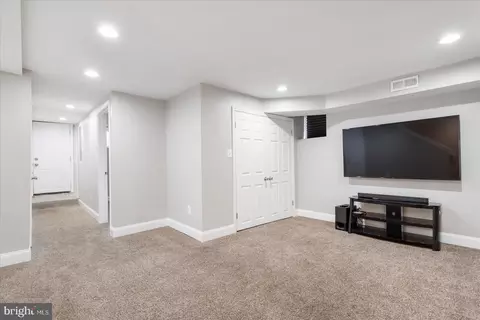 842 N Augusta Ave, Baltimore, MD 21229 photo 13