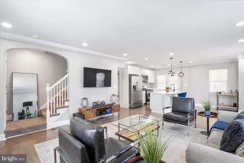 842 N Augusta Ave, Baltimore, MD 21229 photo 4