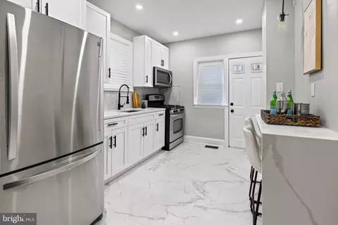 Entry Way - 4000 Colborne Rd, Baltimore, MD 21229 photo 3 of 3
