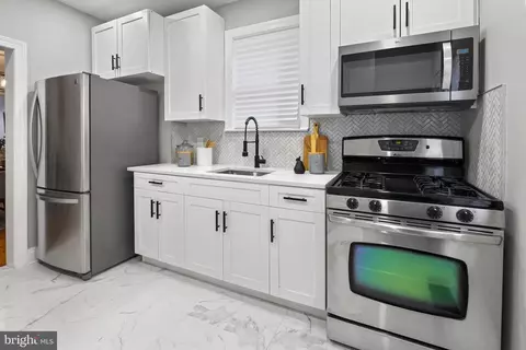 Kitchen - 4000 Colborne Rd, Baltimore, MD 21229 photo 1 of 2