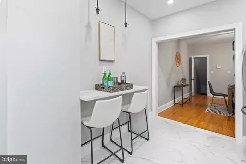 Entry Way - 4000 Colborne Rd, Baltimore, MD 21229 photo 2 of 3