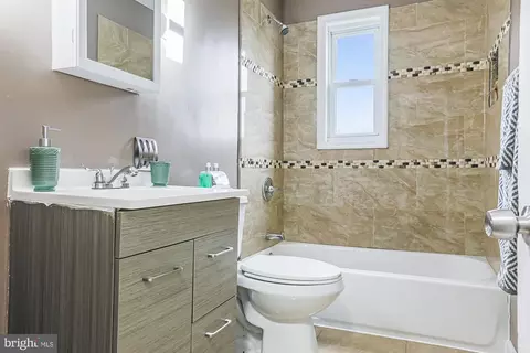 Bath - 5701 Jonquil Ave, Baltimore, MD 21215 photo 2 of 4