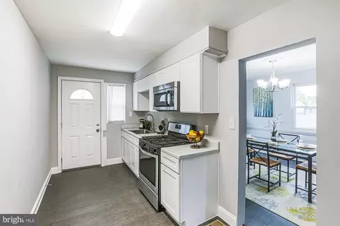 Entry Way - 5701 Jonquil Ave, Baltimore, MD 21215 photo 1 of 2