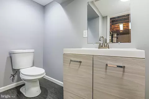 Bath - 5701 Jonquil Ave, Baltimore, MD 21215 photo 3 of 4