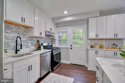 1509 Roundhill Rd, Baltimore, MD 21218 photo 8