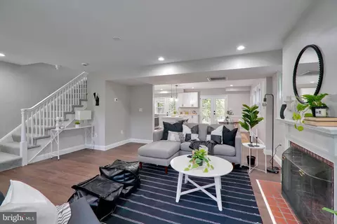 1509 Roundhill Rd, Baltimore, MD 21218 photo 4