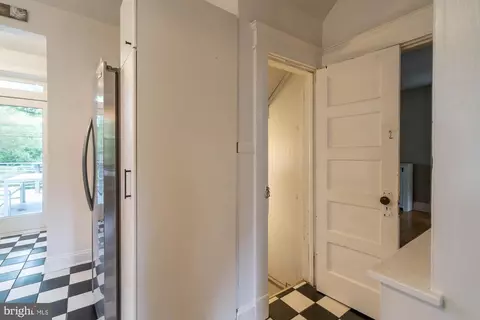 Entry Way - 320 Rossiter Ave, Baltimore, MD 21212 photo 8 of 18