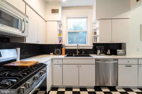 Kitchen - 320 Rossiter Ave, Baltimore, MD 21212 photo 3 of 5