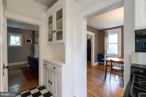 Entry Way - 320 Rossiter Ave, Baltimore, MD 21212 photo 6 of 18