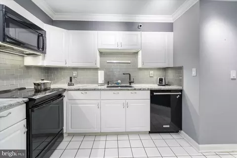 Kitchen - 2901 Fallstaff Rd #204, Baltimore, MD 21209 photo 3 of 3