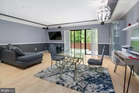 Living - 2901 Fallstaff Rd #204, Baltimore, MD 21209 photo 3 of 5