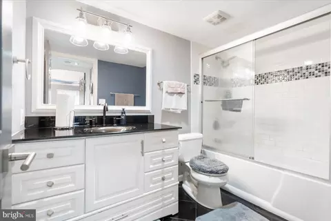 Bath - 2901 Fallstaff Rd #204, Baltimore, MD 21209 photo 1 of 2