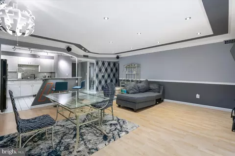 Living - 2901 Fallstaff Rd #204, Baltimore, MD 21209 photo 4 of 5