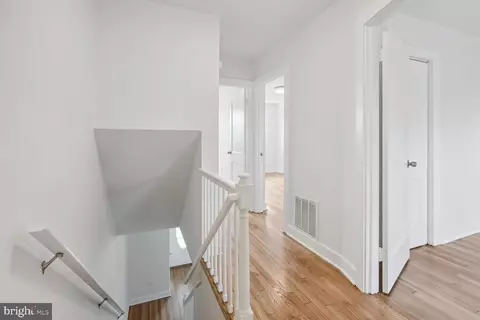Entry Way - 3840 Sinclair Ln, Baltimore, MD 21213 photo 2 of 2