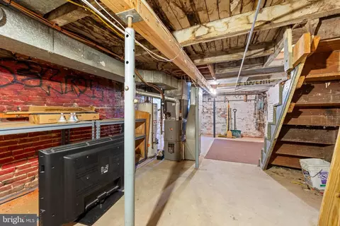 Entry Way - 3413 Dillon St, Baltimore, MD 21224 photo 5 of 5