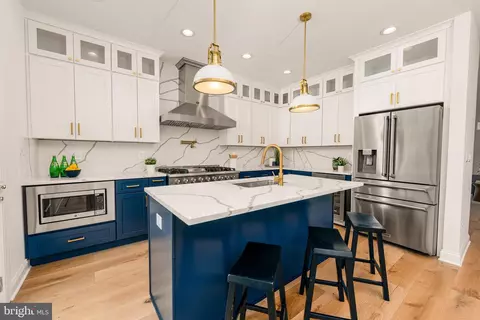 1229 Harbor Island Walk, Baltimore, MD 21230