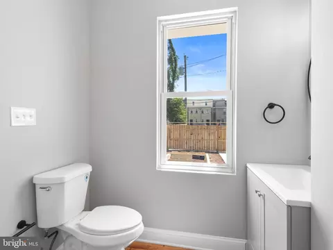Bath - 313 E 22nd St, Baltimore, MD 21218 photo 2 of 6