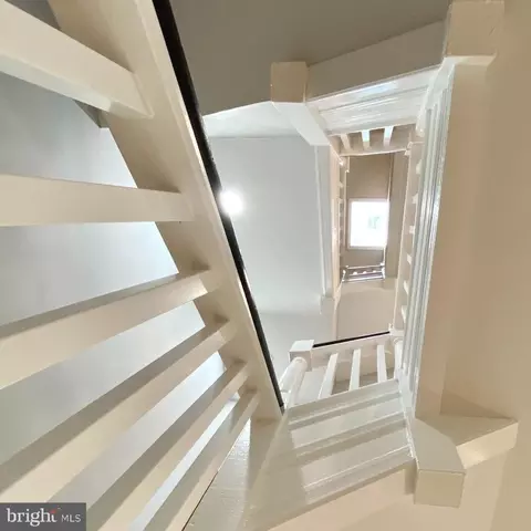 Entry Way - 313 E 22nd St, Baltimore, MD 21218 photo 6 of 11