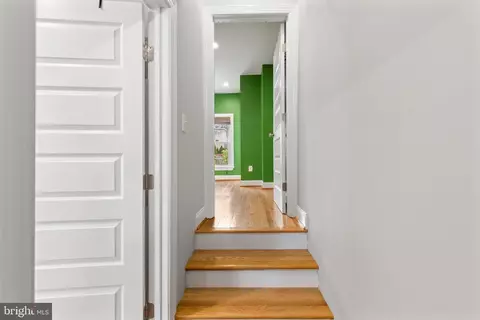 Entry Way - 3725 Falls Rd, Baltimore, MD 21211 photo 8 of 10