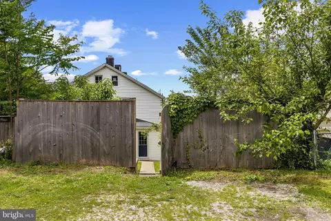 Exterior - 3725 Falls Rd, Baltimore, MD 21211 photo 8 of 9