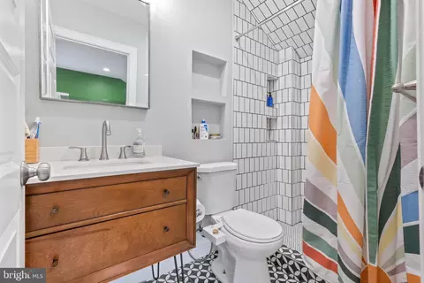 Bath - 3725 Falls Rd, Baltimore, MD 21211 photo 1 of 3