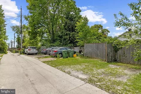 Exterior - 3725 Falls Rd, Baltimore, MD 21211 photo 7 of 9