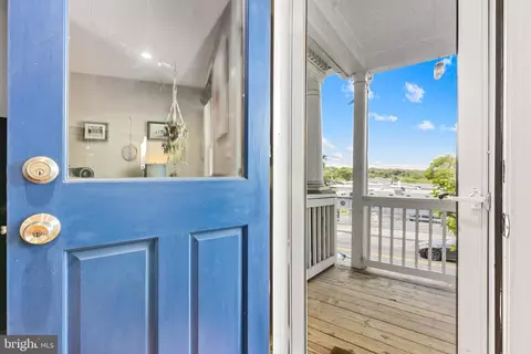 Entry Way - 3725 Falls Rd, Baltimore, MD 21211 photo 10 of 10