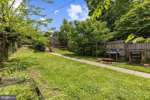 Exterior - 3725 Falls Rd, Baltimore, MD 21211 photo 6 of 9