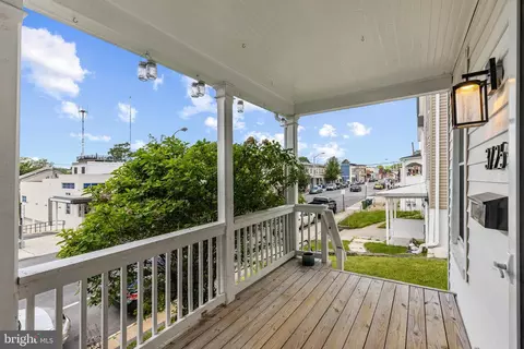 Exterior - 3725 Falls Rd, Baltimore, MD 21211 photo 3 of 9
