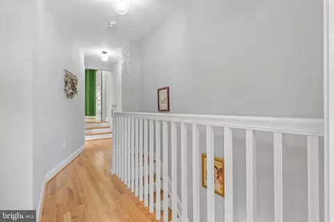 Entry Way - 3725 Falls Rd, Baltimore, MD 21211 photo 7 of 10