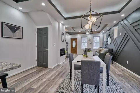 Entry Way - 4028 Echodale Ave, Baltimore, MD 21206 photo 6 of 11