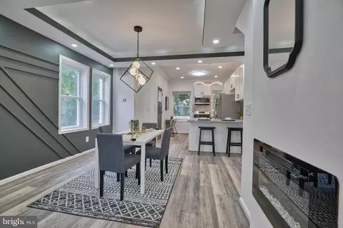 Entry Way - 4028 Echodale Ave, Baltimore, MD 21206 photo 3 of 11