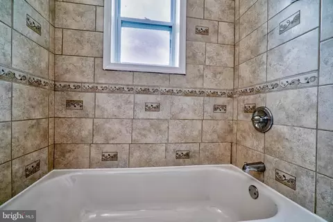 Bath - 4028 Echodale Ave, Baltimore, MD 21206 photo 2 of 6
