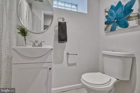 Bath - 4028 Echodale Ave, Baltimore, MD 21206 photo 4 of 6