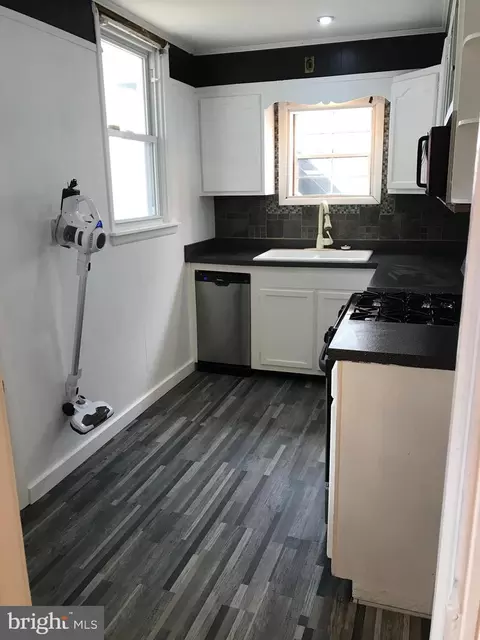 Kitchen - 4602 Elsrode Ave, Baltimore, MD 21214 photo 3 of 8
