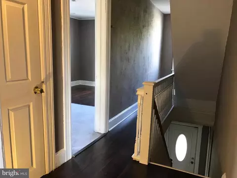 Entry Way - 4602 Elsrode Ave, Baltimore, MD 21214 photo 4 of 10