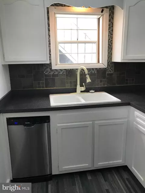 Kitchen - 4602 Elsrode Ave, Baltimore, MD 21214 photo 7 of 8