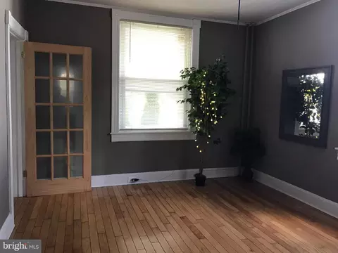 Living - 4602 Elsrode Ave, Baltimore, MD 21214 photo 1 of 5