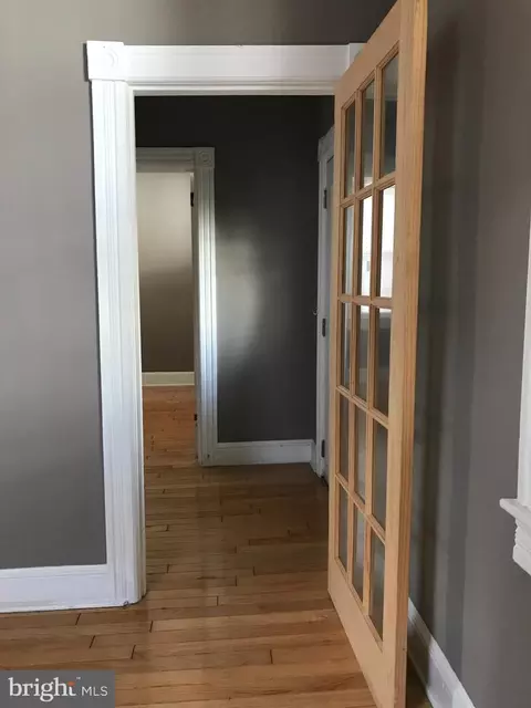 Entry Way - 4602 Elsrode Ave, Baltimore, MD 21214 photo 9 of 10