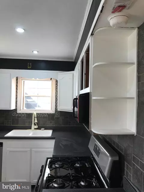 Kitchen - 4602 Elsrode Ave, Baltimore, MD 21214 photo 5 of 8