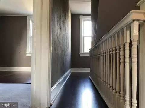 Entry Way - 4602 Elsrode Ave, Baltimore, MD 21214 photo 5 of 10