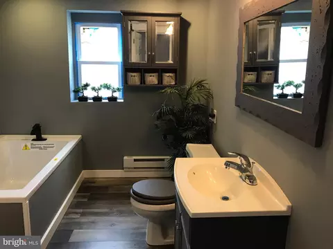 Bath - 4602 Elsrode Ave, Baltimore, MD 21214 photo 2 of 4