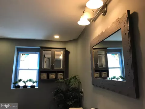 Bath - 4602 Elsrode Ave, Baltimore, MD 21214 photo 1 of 4