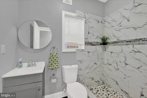Bath - 1815 Appleton St, Baltimore, MD 21217 photo 2 of 3