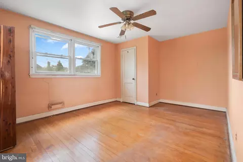 Bedroom - 4531 Shamrock Ave, Baltimore, MD 21206 photo 2 of 7