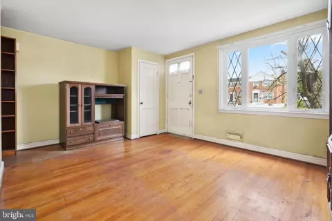 Living - 4531 Shamrock Ave, Baltimore, MD 21206 photo 1 of 3